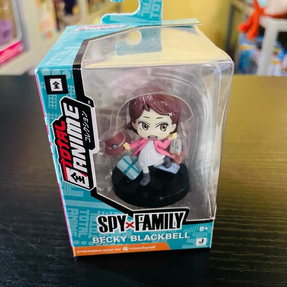 Spy Family Becky Blackwell 2" Figurine- NEW - Picture 3 of 4